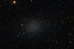 Výskumníci odhalili trpasličiu galaxiu Nube, ktorá by nemala existovať.
